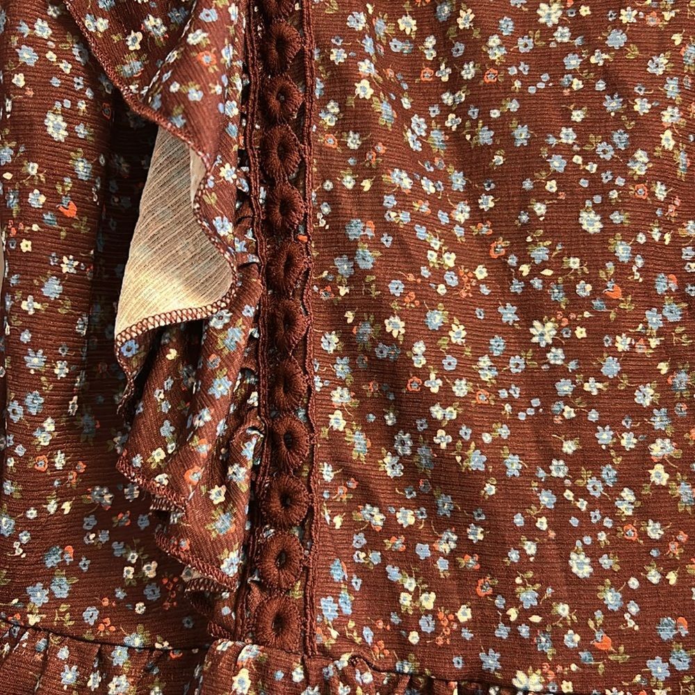 Floral Ruffle Sleeve Top - Picture 2 of 4